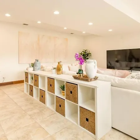 Luxury Suite In Glen Ellyn